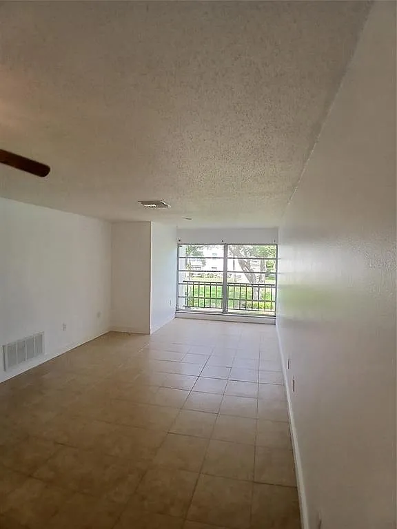 1 bed, 1.0 bath, 670 sqft, $1,600 — Photo 3