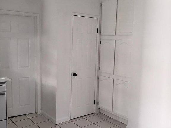 3rd image of 148 S Oakland Ave APT 1