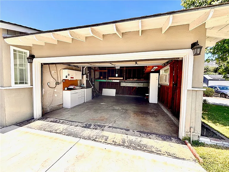 139 N Vecino Ave — Photo 33