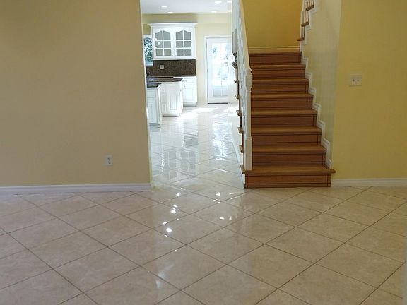 4th image of 11608 Kittridge St