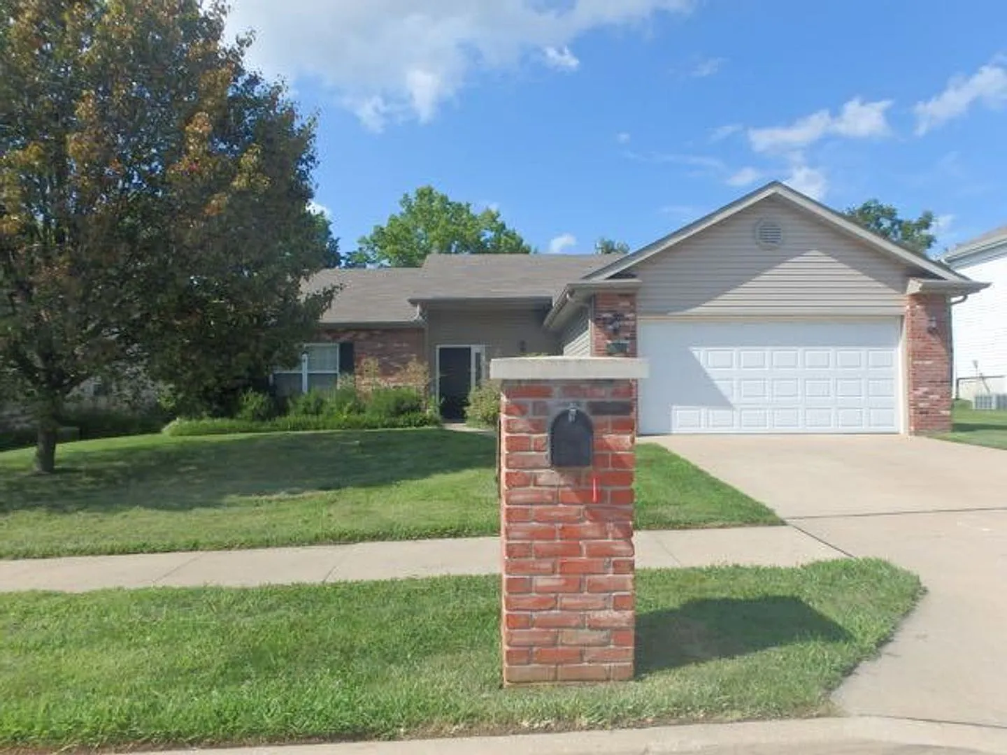 Nice 3 Bed 2 Bath House In Bearfield Meadows! — Photo 1