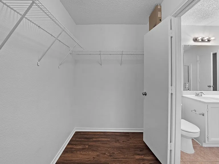 2910 Chisholm Trl — Photo 8