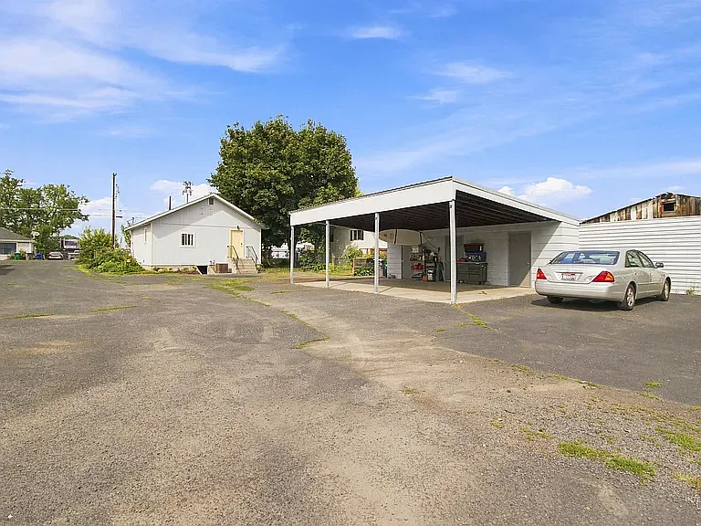 1232 1/2 Grelle Ave #B