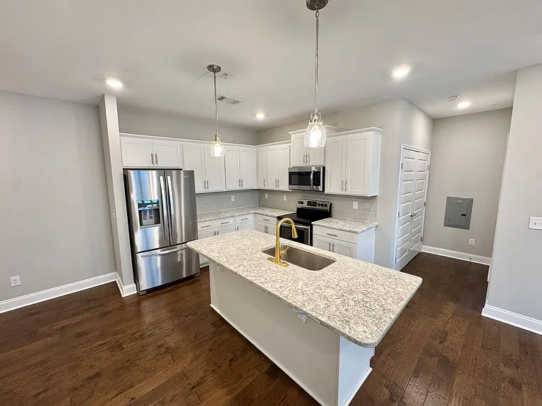 900 Vintage Green Ln #104 — Photo 8