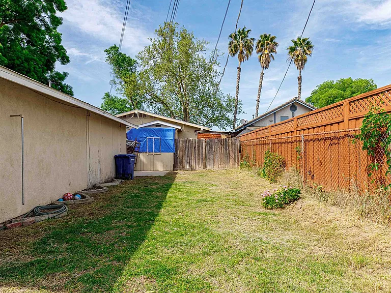 522 Sierra Dr — Photo 16