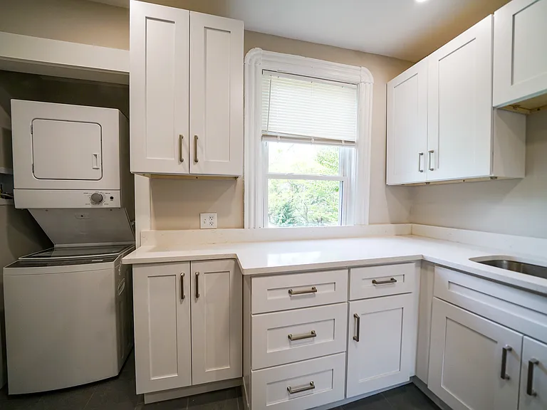568 Green St #3 — Photo 3