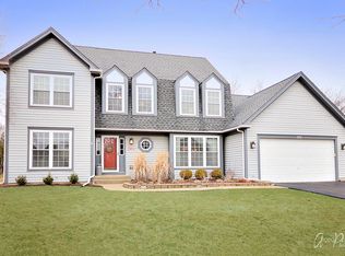 572 Waterford Dr, Grayslake, IL 60030