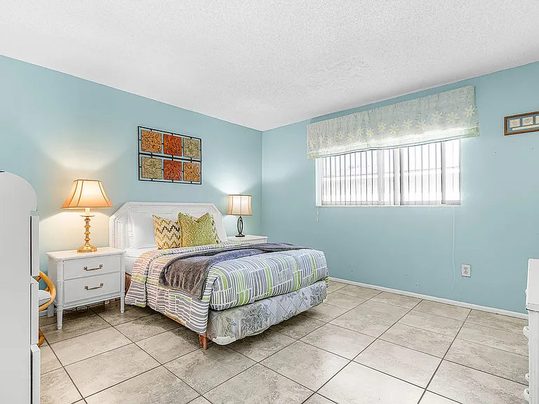152 SW 47th Ter #5 — Photo 9