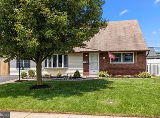 16 Quill Rd, Levittown, PA 19057