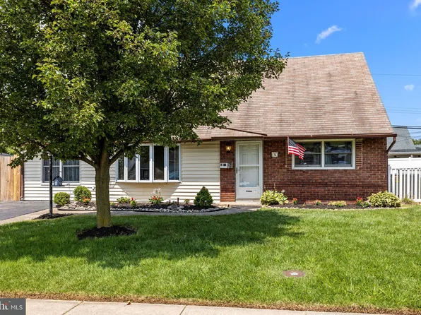 16 Quill Rd, Levittown, PA 19057