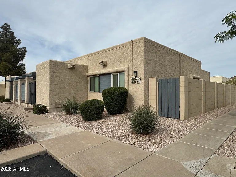 2506 E 5th Pl — Photo 15