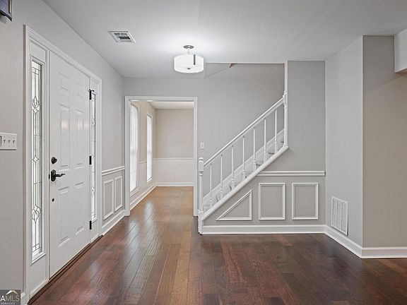 4th image of 525 Cranberry Pl