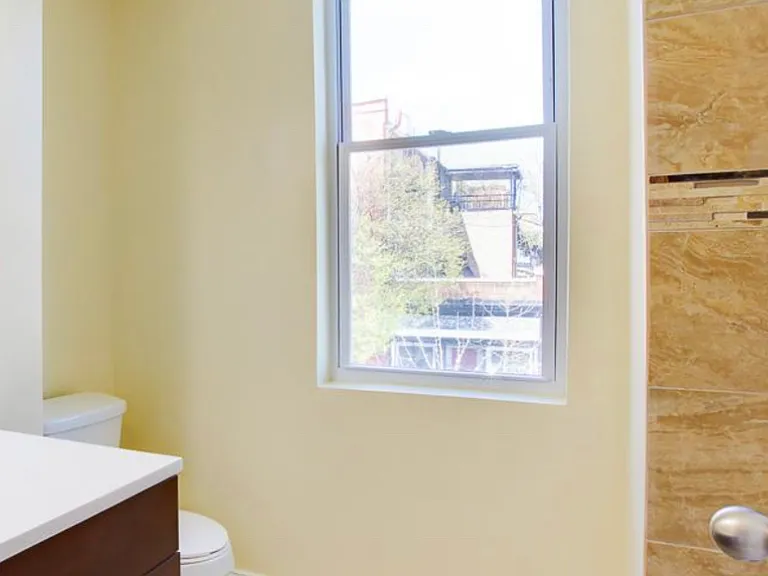 2325 Maryland Ave — Photo 4