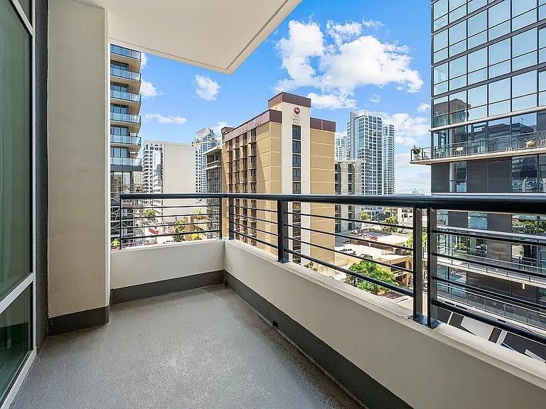 425 W Beech St #804 — Photo 9