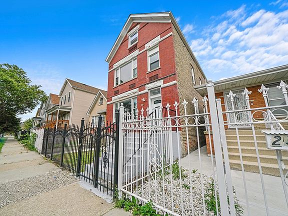 2nd image of 2321 W 50th Pl