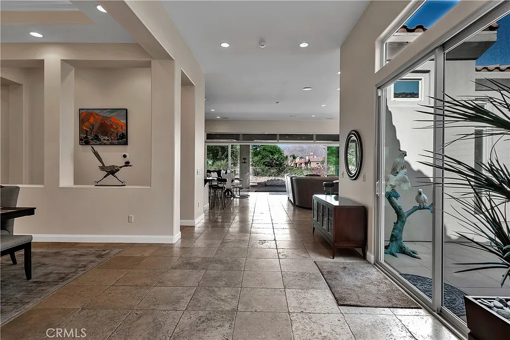 4 bed, 4.5 bath, 3905 sqft, $15,000 — Photo 4