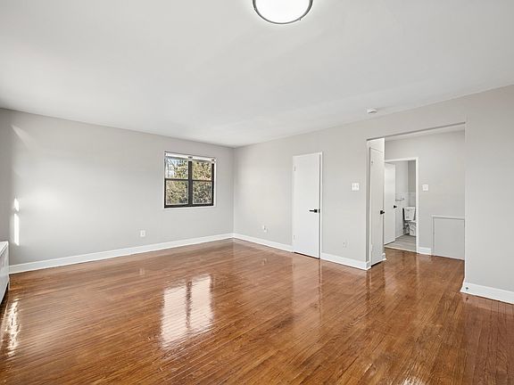 4th image of 131 Forest Ave #7C