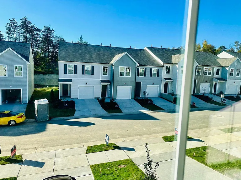 878 Falls Grove Trl — Photo 6