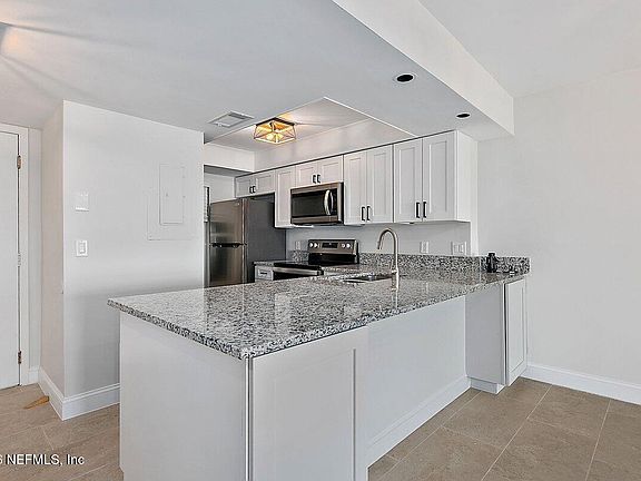 5th image of 707 1ST Street #502