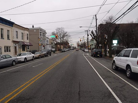 5th image of 153 Mallory Ave