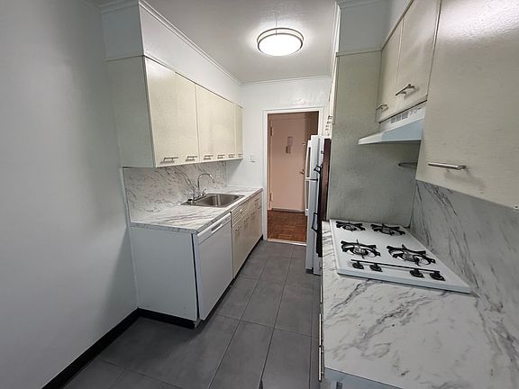 4th image of 67-10 190th Ln APT 3B
