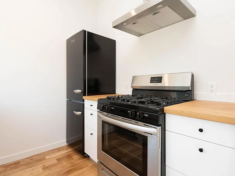3700 W Sunset Blvd #6 — Photo 9