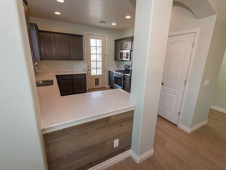 1205 Barnes Dr — Photo 10