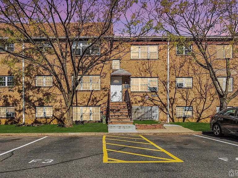 134 College Dr — Photo 1