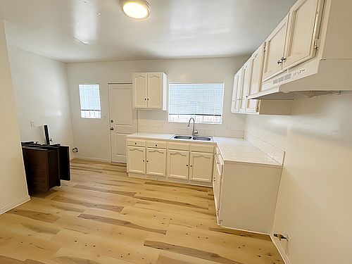 1st image of 1512 W 53rd St