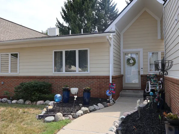 35075 Hillside Dr, Farmington, MI 48335
