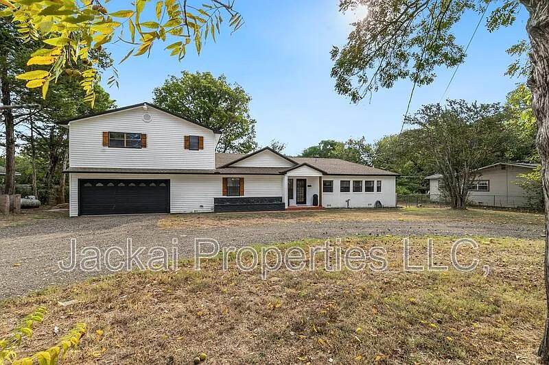 2038 Avon Dr