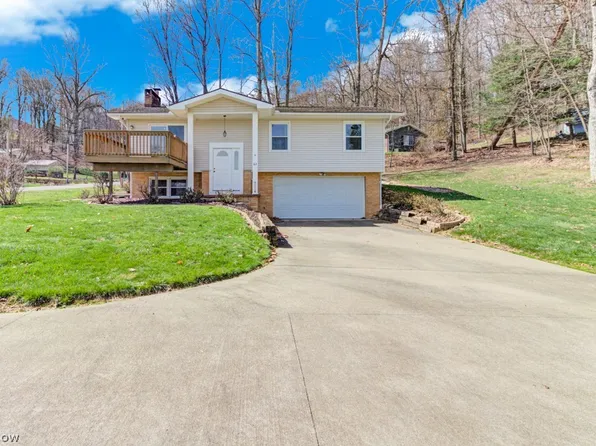 63 W Mohawk Dr, Malvern, OH 44644