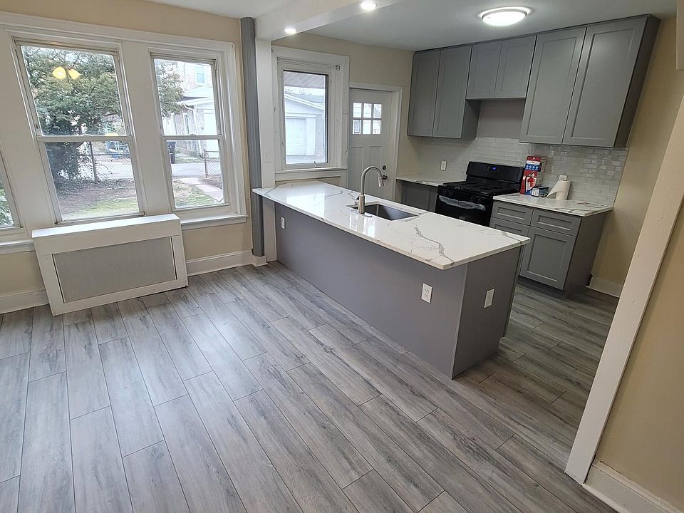 1st image of 211 Nassau Pl