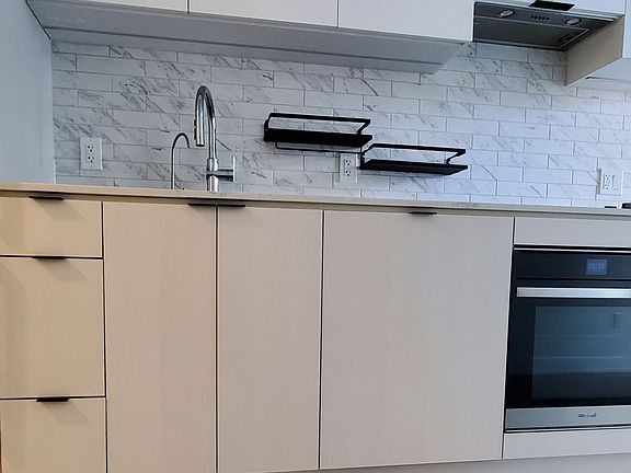 4th image of 252 Church St #1610