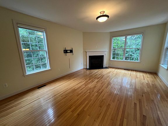 5th image of 2962 Thompson Park Ln