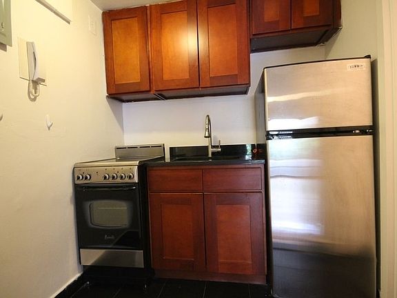 3rd image of 211 E 31st St APT B