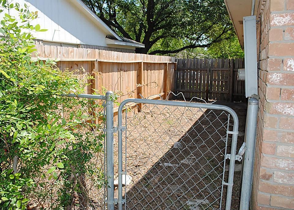 1st image of 414 Coppersmith Dr