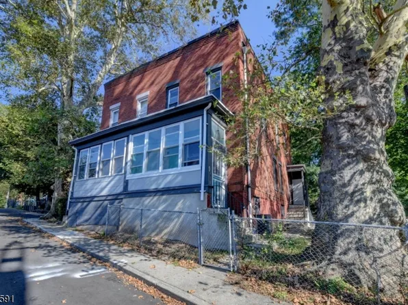 14 Church Pl, East Orange City, NJ 07017