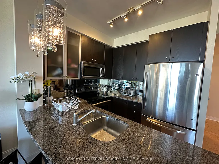 18 Yorkville Ave #1601 — Photo 7