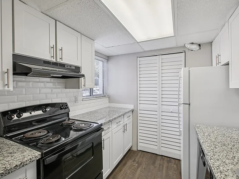 Meridian Luxury Condominiums — Photo 9