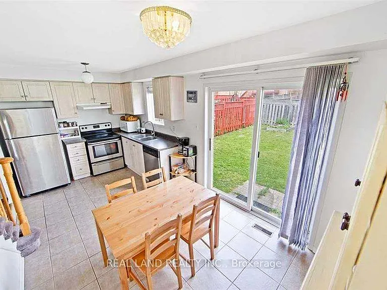 31 Poplar Plains Rd — Photo 2