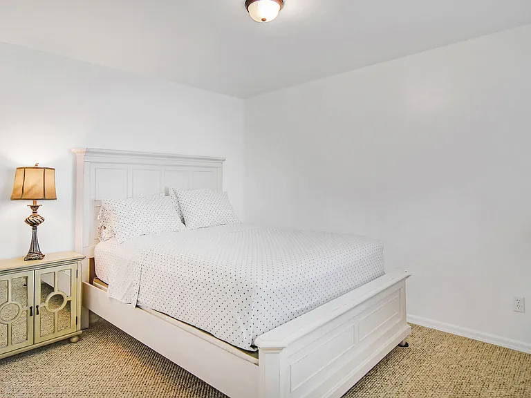 130 SW 31st Ave — Photo 3