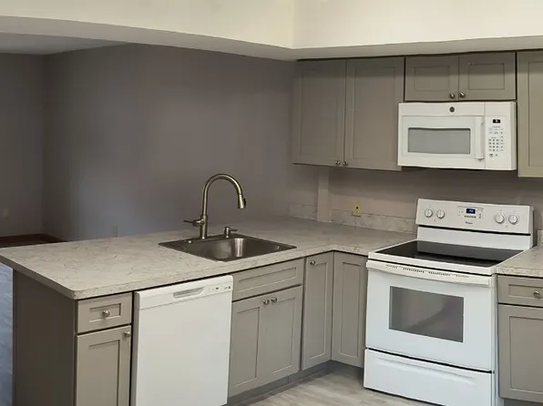 1430 Russell Rd APT 29, Westfield, MA 01085