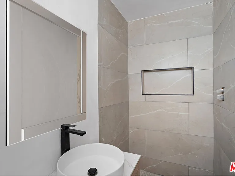 733 N Hayworth Ave #4 — Photo 13