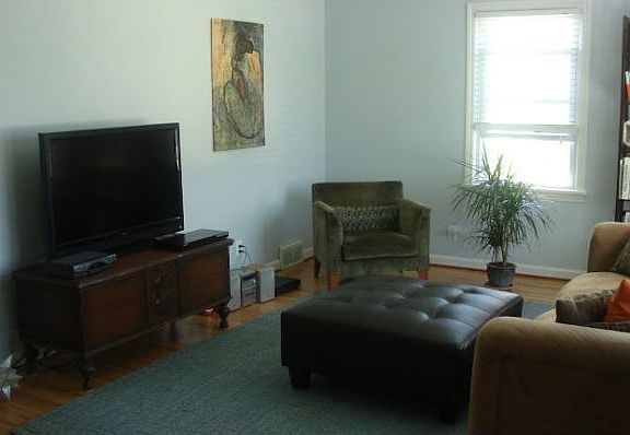 Bright, open livingroom