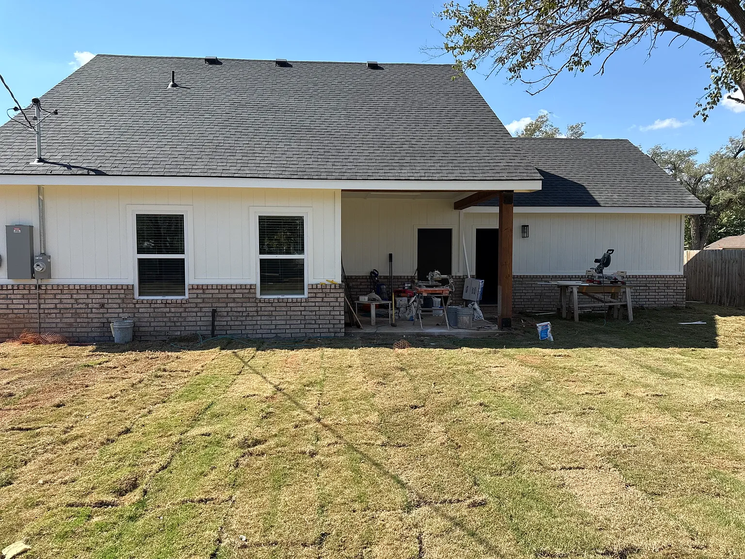 3 bed, 2.5 bath, 2200 sqft, $2,300 — Photo 2