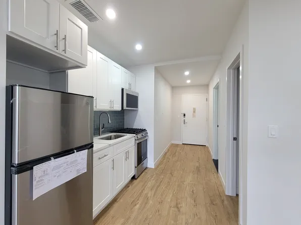 58-12 Queens Boulevard image 1 of 10