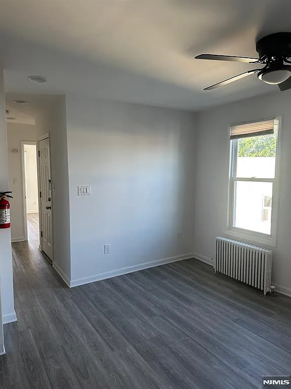 3 bed, 1.0 bath, $2,300 — Photo 2
