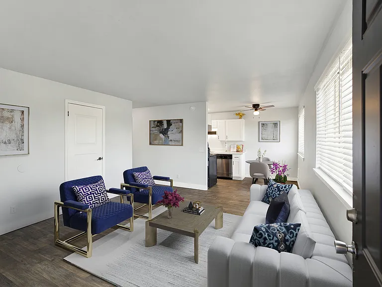 Kentwood Apartments — Photo 15