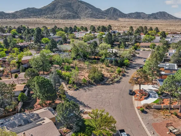 1061 Matador Ave SE, Albuquerque, NM 87123
